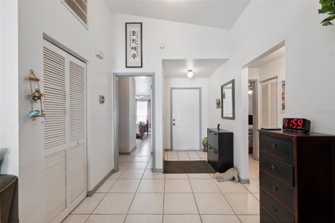 House in Tampa, Florida 3 bedrooms, 113.71 sq.m. № 1805717 - photo 4