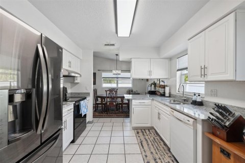 House in Tampa, Florida 3 bedrooms, 113.71 sq.m. № 1805717 - photo 13