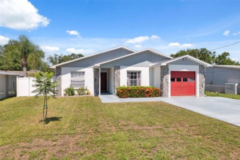 House in Tampa, Florida 3 bedrooms, 113.71 sq.m. № 1805717 - photo 2