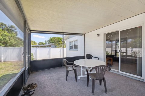 House in Tampa, Florida 3 bedrooms, 113.71 sq.m. № 1805717 - photo 25