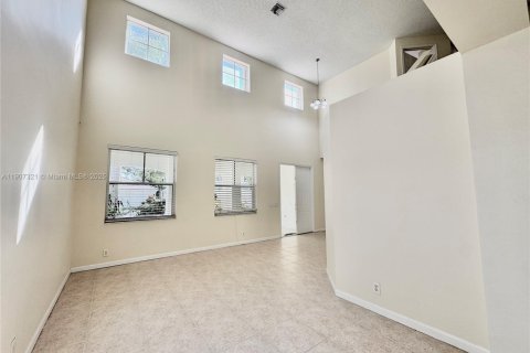 Снять в аренду виллу или дом в Уэстон, Флорида 4 спальни, 206.24м2, № 1963658 - фото 4