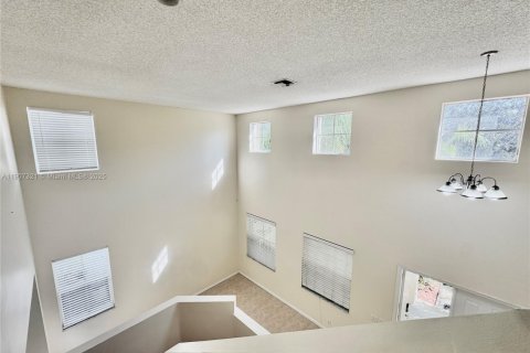 Снять в аренду виллу или дом в Уэстон, Флорида 4 спальни, 206.24м2, № 1963658 - фото 11