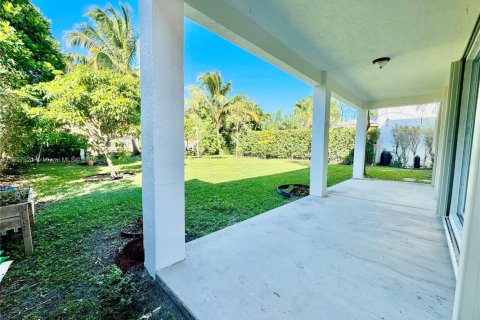 Снять в аренду виллу или дом в Уэстон, Флорида 4 спальни, 206.24м2, № 1963658 - фото 26