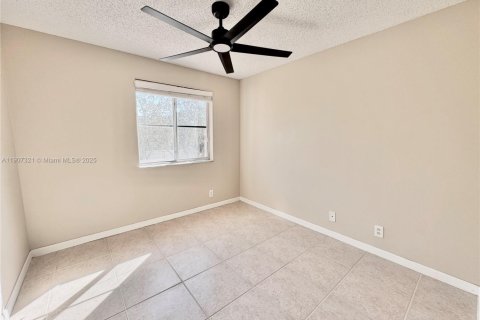 Снять в аренду виллу или дом в Уэстон, Флорида 4 спальни, 206.24м2, № 1963658 - фото 16