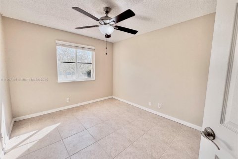 Снять в аренду виллу или дом в Уэстон, Флорида 4 спальни, 206.24м2, № 1963658 - фото 15