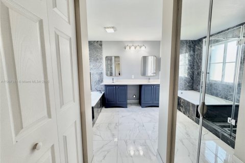 Снять в аренду виллу или дом в Уэстон, Флорида 4 спальни, 206.24м2, № 1963658 - фото 20