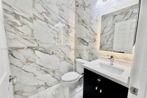 Снять в аренду виллу или дом в Уэстон, Флорида 4 спальни, 206.24м2, № 1963658 - фото 13