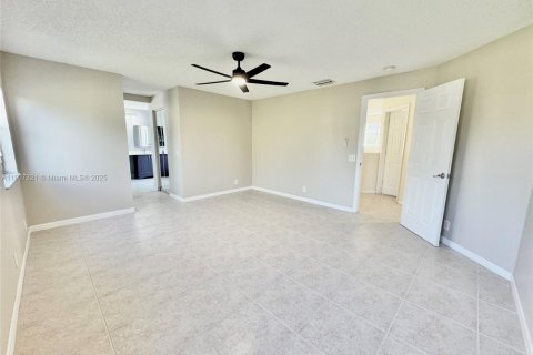 Снять в аренду виллу или дом в Уэстон, Флорида 4 спальни, 206.24м2, № 1963658 - фото 24