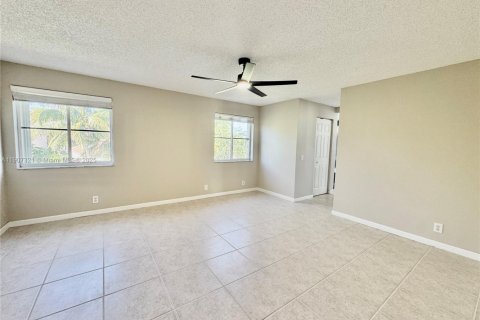 Снять в аренду виллу или дом в Уэстон, Флорида 4 спальни, 206.24м2, № 1963658 - фото 17