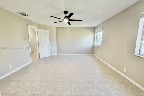 Снять в аренду виллу или дом в Уэстон, Флорида 4 спальни, 206.24м2, № 1963658 - фото 23