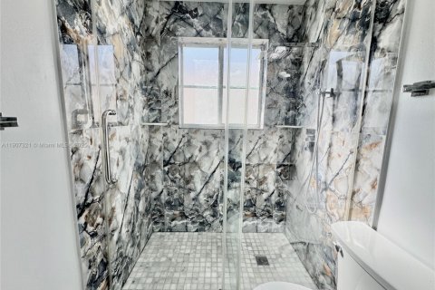 Снять в аренду виллу или дом в Уэстон, Флорида 4 спальни, 206.24м2, № 1963658 - фото 19