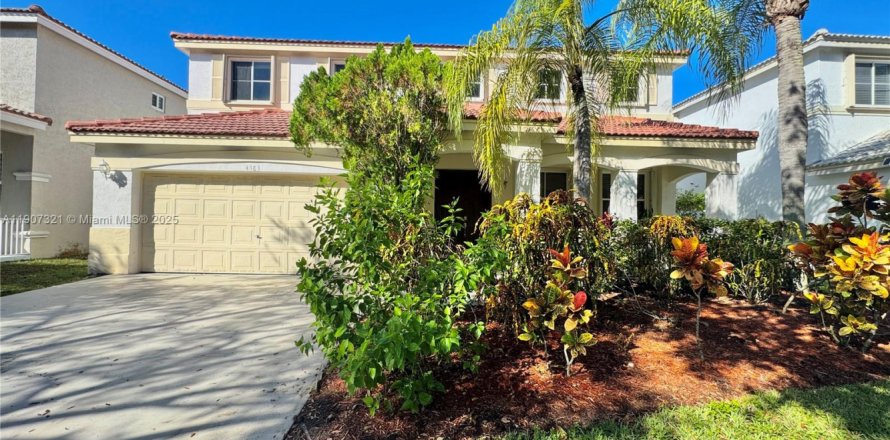 Дом в Уэстон, Флорида 4 спальни, 206.24м2 № 1963658