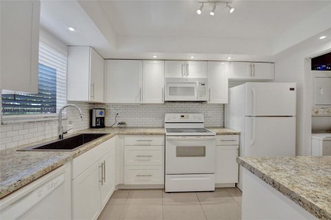 Copropriété à vendre à Lauderhill, Floride: 2 chambres, 101.45 m2 № 1698719 - photo 5