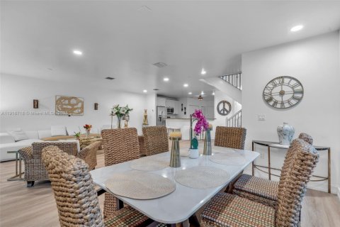 Снять в аренду таунхаус в Дания-Бич, Флорида 3 спальни, 246.93м2, № 1971982 - фото 9