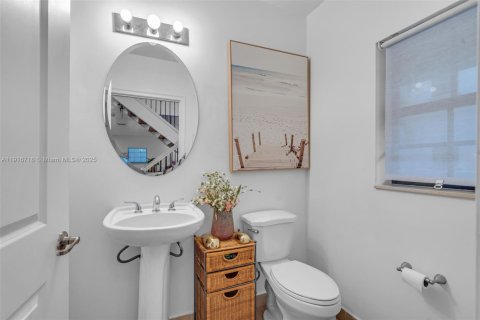 Снять в аренду таунхаус в Дания-Бич, Флорида 3 спальни, 246.93м2, № 1971982 - фото 15