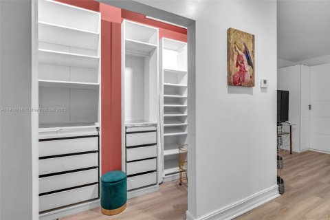 Снять в аренду таунхаус в Дания-Бич, Флорида 3 спальни, 246.93м2, № 1971982 - фото 28