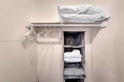 Купить виллу или дом в Холливуд, Флорида 5 спален, 441.56м2, № 1936847 - фото 19