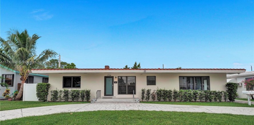 Villa ou maison à Hollywood, Floride 5 chambres, 441.56 m2 № 1936847