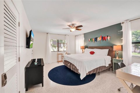 Купить виллу или дом в Холливуд, Флорида 5 спален, 441.56м2, № 1936847 - фото 13