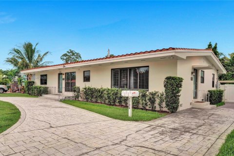 Купить виллу или дом в Холливуд, Флорида 5 спален, 441.56м2, № 1936847 - фото 3
