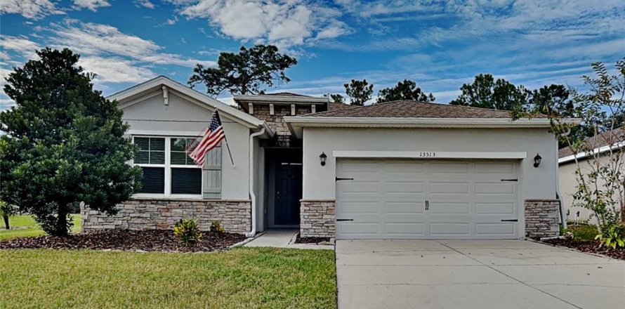 Villa ou maison à Spring Hill, Floride 4 chambres, 192.96 m2 № 2433294