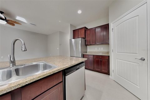 Villa ou maison à louer à Spring Hill, Floride: 4 chambres, 192.96 m2 № 2433294 - photo 5