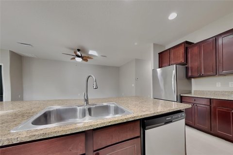 Villa ou maison à louer à Spring Hill, Floride: 4 chambres, 192.96 m2 № 2433294 - photo 4