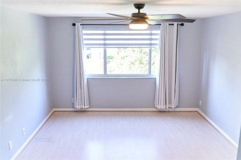 Touwnhouse à louer à Coral Springs, Floride: 3 chambres, 150.78 m2 № 1980815 - photo 27