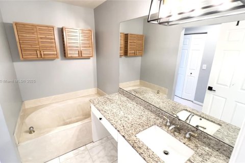 Touwnhouse à louer à Coral Springs, Floride: 3 chambres, 150.78 m2 № 1980815 - photo 19