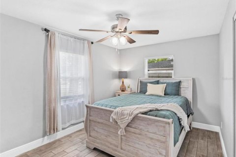 House in Tampa, Florida 3 bedrooms, 139.35 sq.m. № 2232908 - photo 9