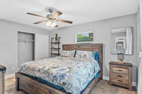 House in Tampa, Florida 3 bedrooms, 139.35 sq.m. № 2232908 - photo 8