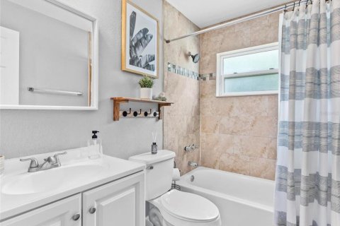 House in Tampa, Florida 3 bedrooms, 139.35 sq.m. № 2232908 - photo 7
