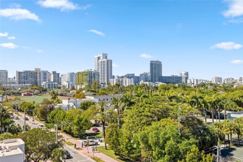 Copropriété à vendre à Miami Beach, Floride: 1 chambre, 74.69 m2 № 2013564 - photo 2