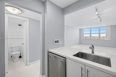 Copropriété à vendre à Miami Beach, Floride: 1 chambre, 74.69 m2 № 2013564 - photo 21