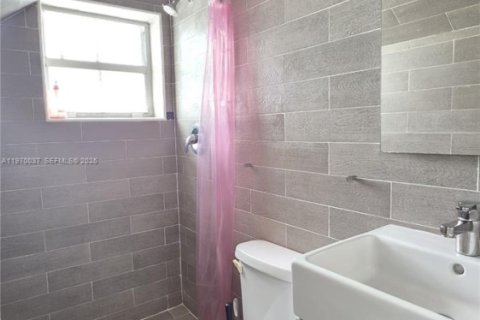 Villa ou maison à louer à Biscayne Park, Floride: 41.81 m2 № 2044004 - photo 9