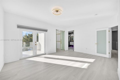 Villa ou maison à vendre à Miami, Floride: 5 chambres, 240.71 m2 № 2021884 - photo 29