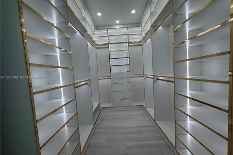 Villa ou maison à vendre à Miami, Floride: 5 chambres, 240.71 m2 № 2021884 - photo 5
