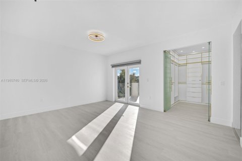 Villa ou maison à vendre à Miami, Floride: 5 chambres, 240.71 m2 № 2021884 - photo 26