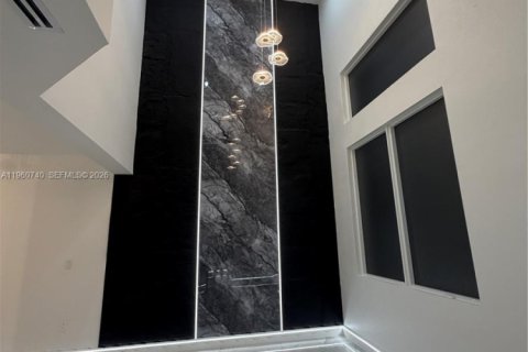 Villa ou maison à vendre à Miami, Floride: 5 chambres, 240.71 m2 № 2021884 - photo 3