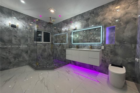 Villa ou maison à vendre à Miami, Floride: 5 chambres, 240.71 m2 № 2021884 - photo 21