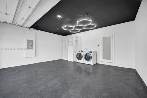 Villa ou maison à vendre à Miami, Floride: 5 chambres, 240.71 m2 № 2021884 - photo 24