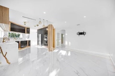 Villa ou maison à vendre à Miami, Floride: 5 chambres, 240.71 m2 № 2021884 - photo 19