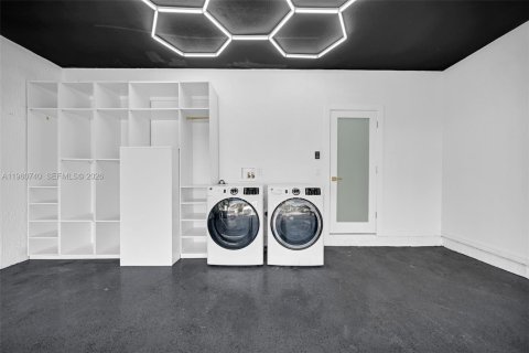 Villa ou maison à vendre à Miami, Floride: 5 chambres, 240.71 m2 № 2021884 - photo 25