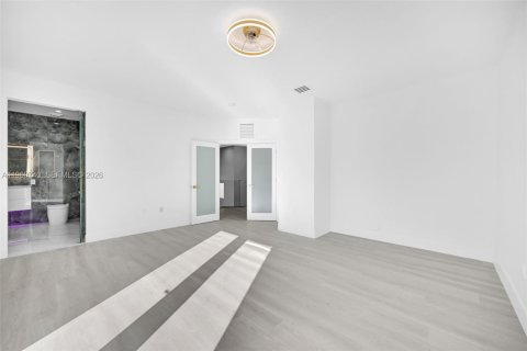 Villa ou maison à vendre à Miami, Floride: 5 chambres, 240.71 m2 № 2021884 - photo 28