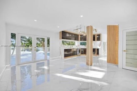 Villa ou maison à vendre à Miami, Floride: 5 chambres, 240.71 m2 № 2021884 - photo 14