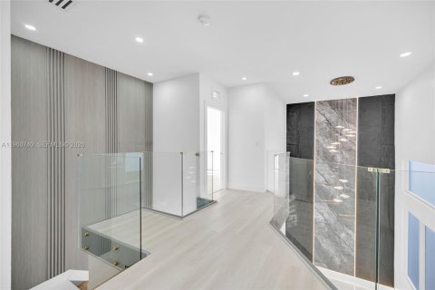 Villa ou maison à vendre à Miami, Floride: 5 chambres, 240.71 m2 № 2021884 - photo 20