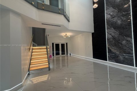 Villa ou maison à vendre à Miami, Floride: 5 chambres, 240.71 m2 № 2021884 - photo 8