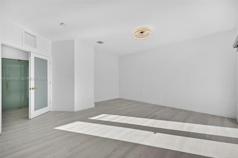 Villa ou maison à vendre à Miami, Floride: 5 chambres, 240.71 m2 № 2021884 - photo 27