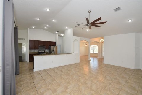 Villa ou maison à louer à Palm Coast, Floride: 4 chambres, 237.09 m2 № 2429378 - photo 6