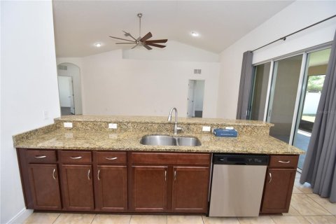 Villa ou maison à louer à Palm Coast, Floride: 4 chambres, 237.09 m2 № 2429378 - photo 8
